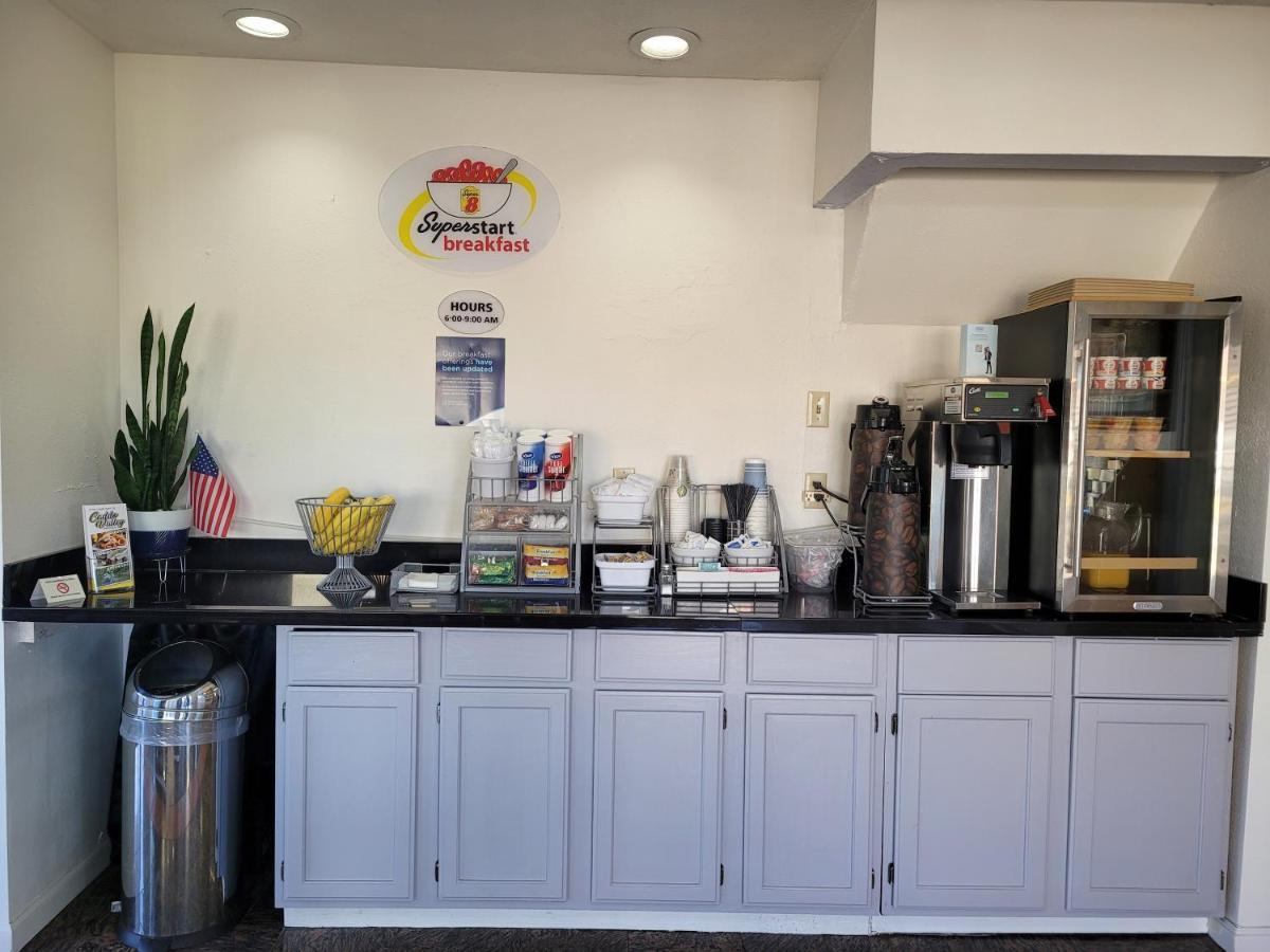 Super 8 By Wyndham Arkadelphia Caddo Valley Area Bagian luar foto
