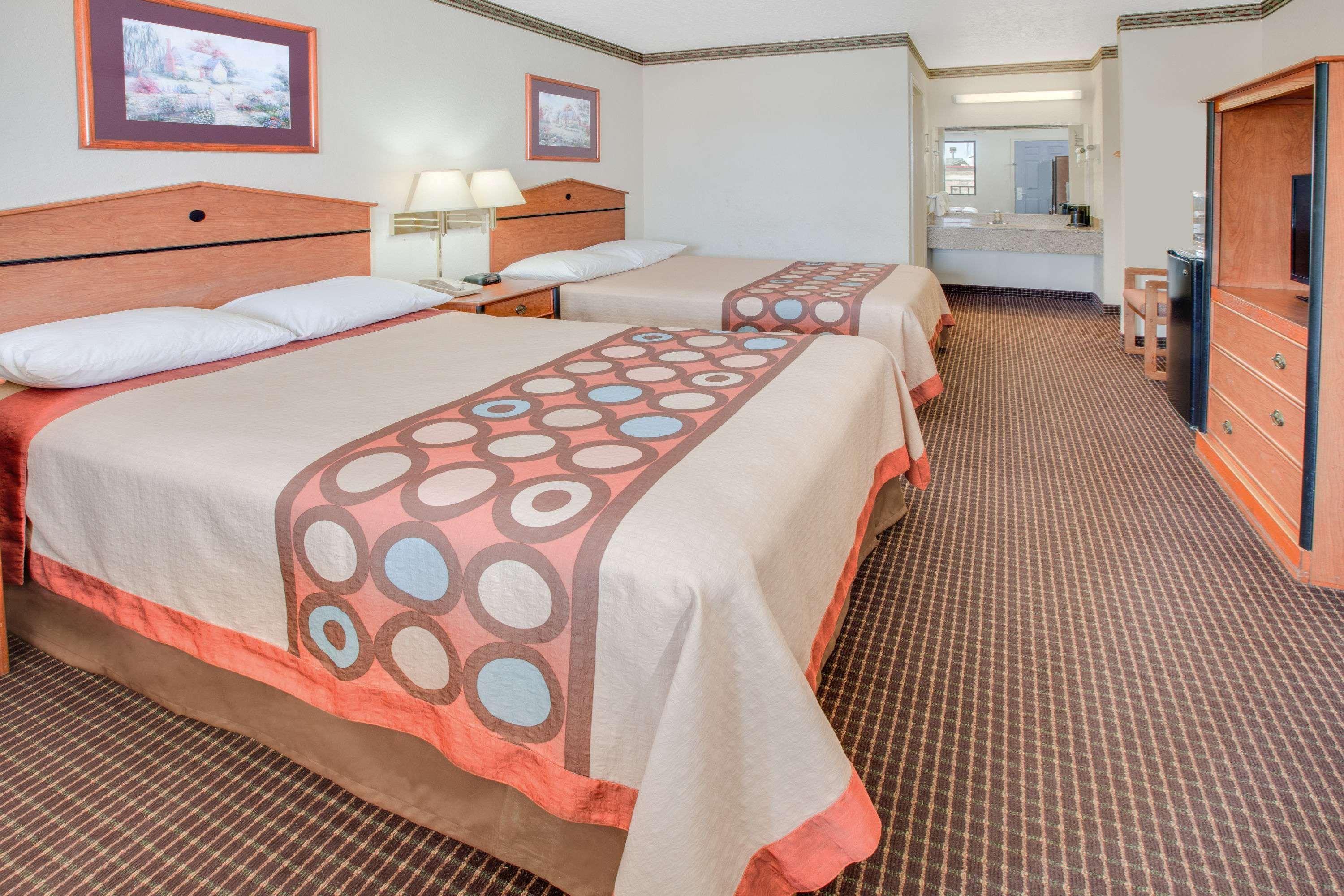 Super 8 By Wyndham Arkadelphia Caddo Valley Area Bagian luar foto
