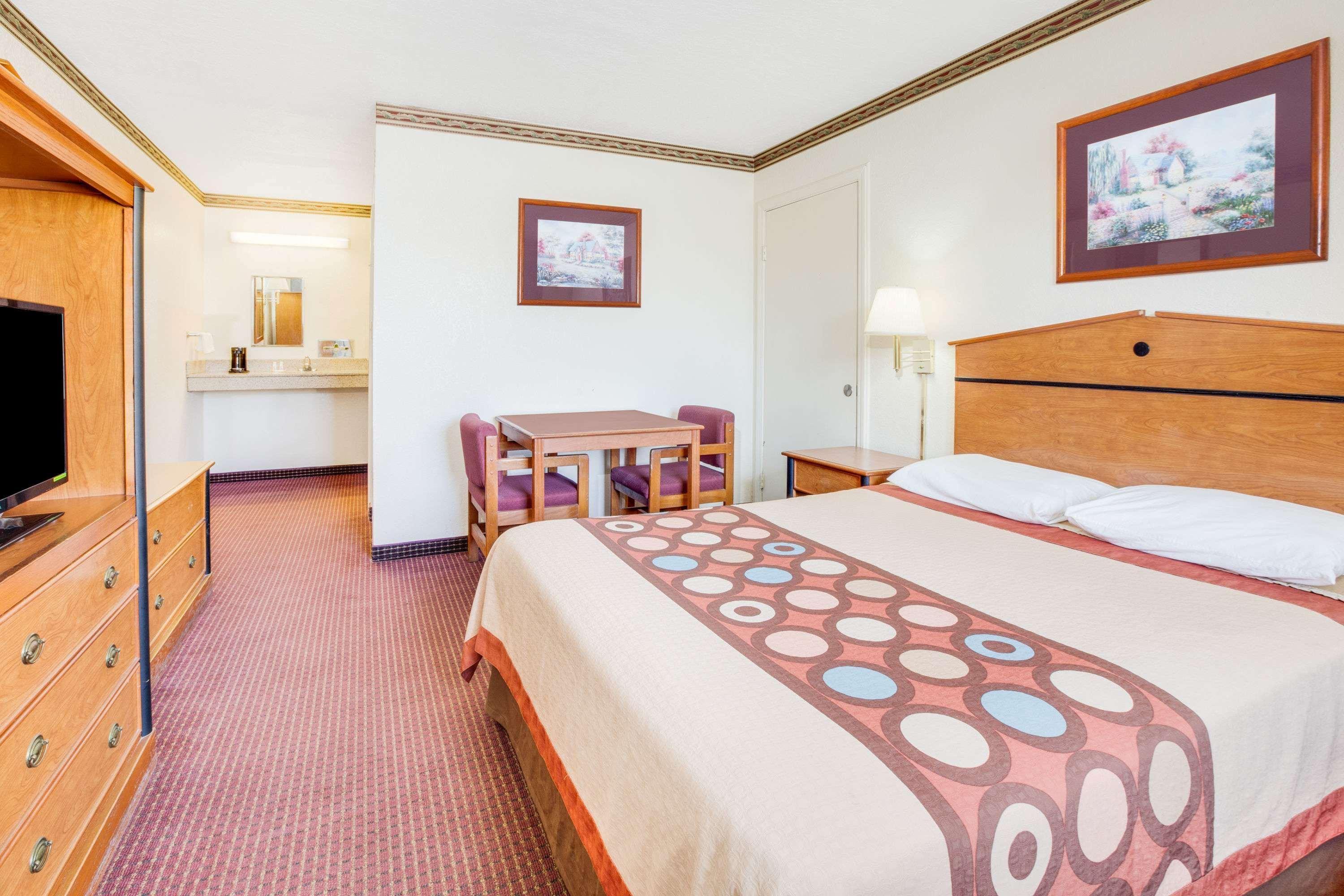 Super 8 By Wyndham Arkadelphia Caddo Valley Area Bagian luar foto