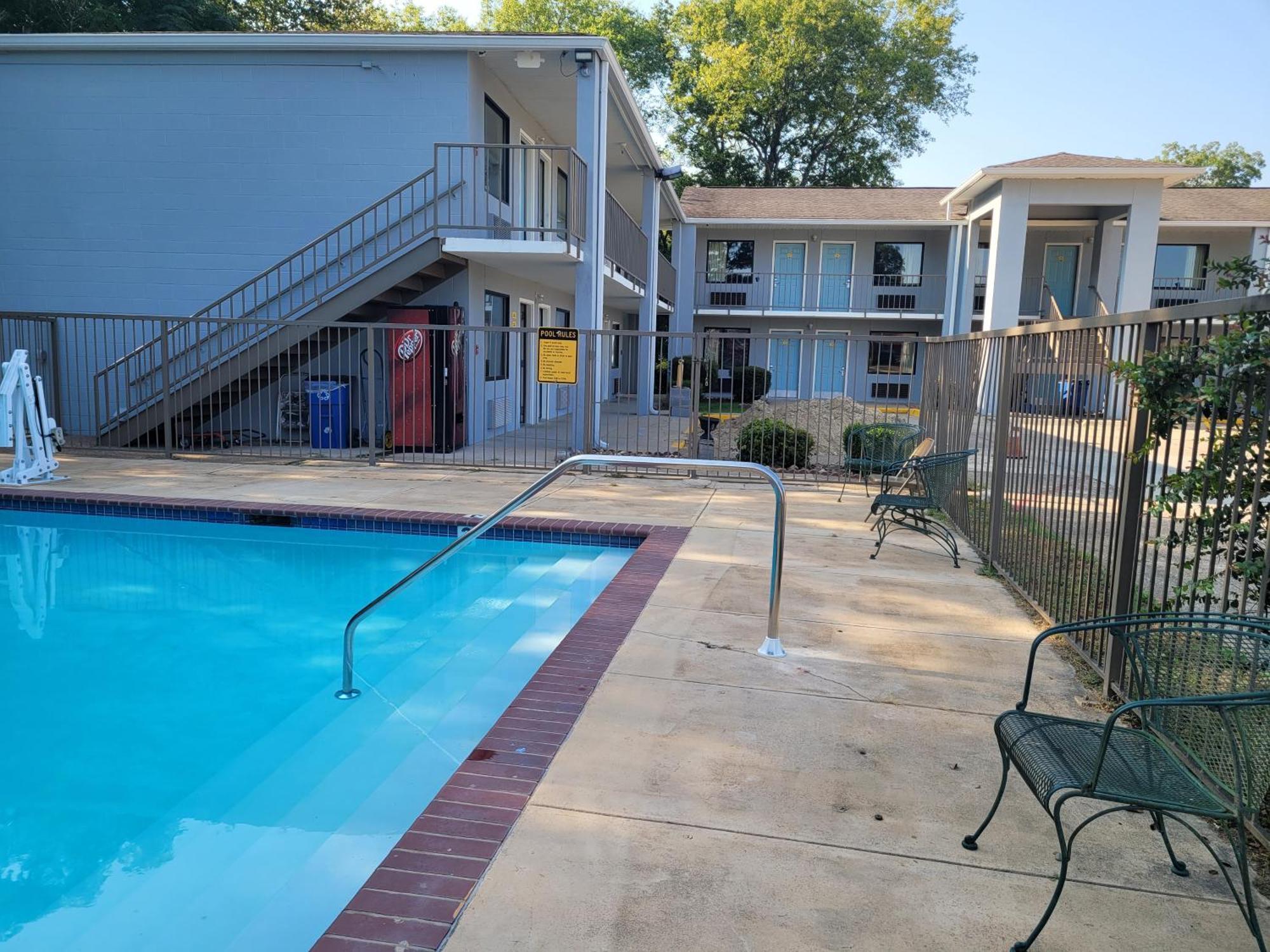 Super 8 By Wyndham Arkadelphia Caddo Valley Area Bagian luar foto