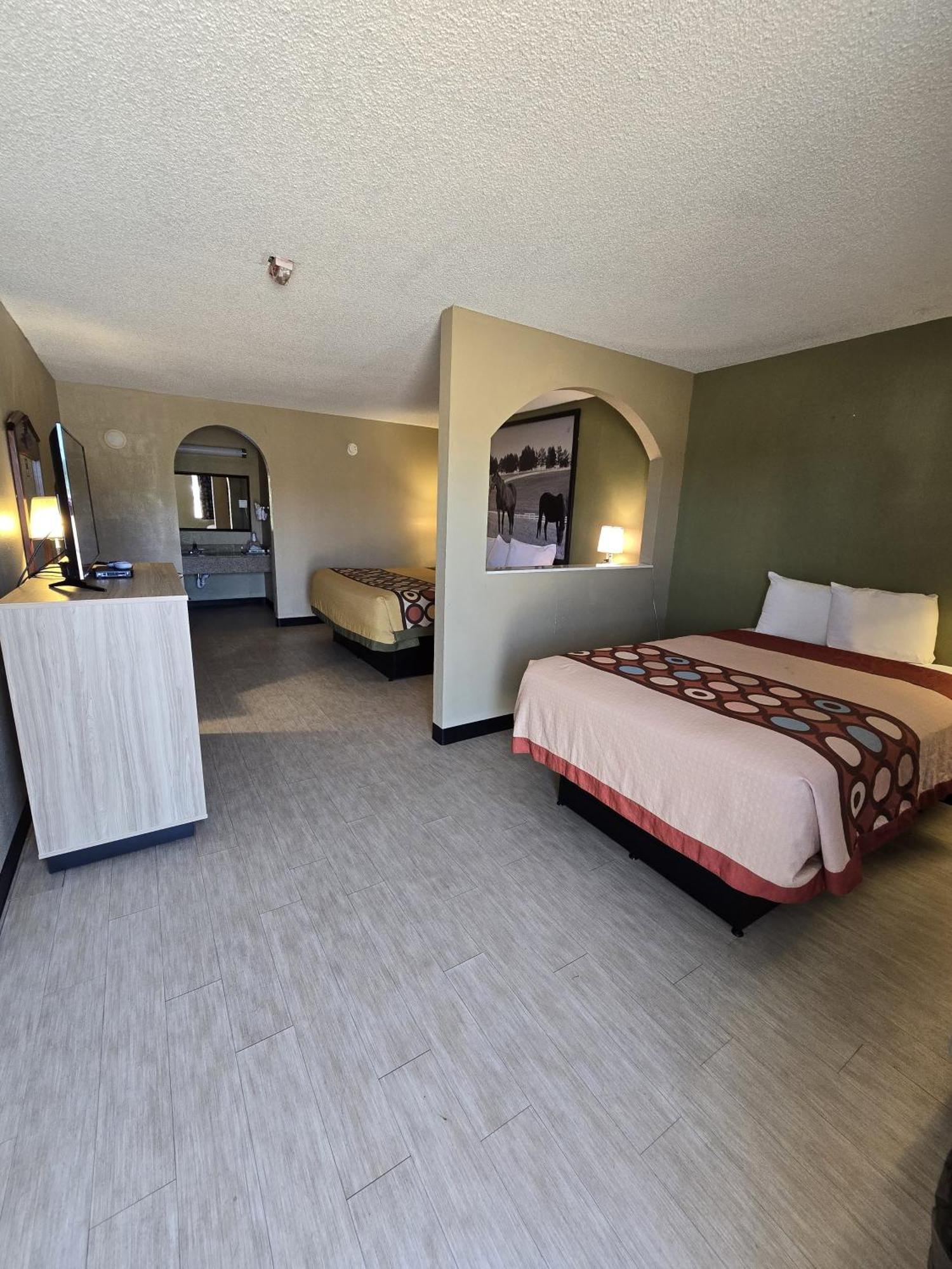 Super 8 By Wyndham Arkadelphia Caddo Valley Area Bagian luar foto