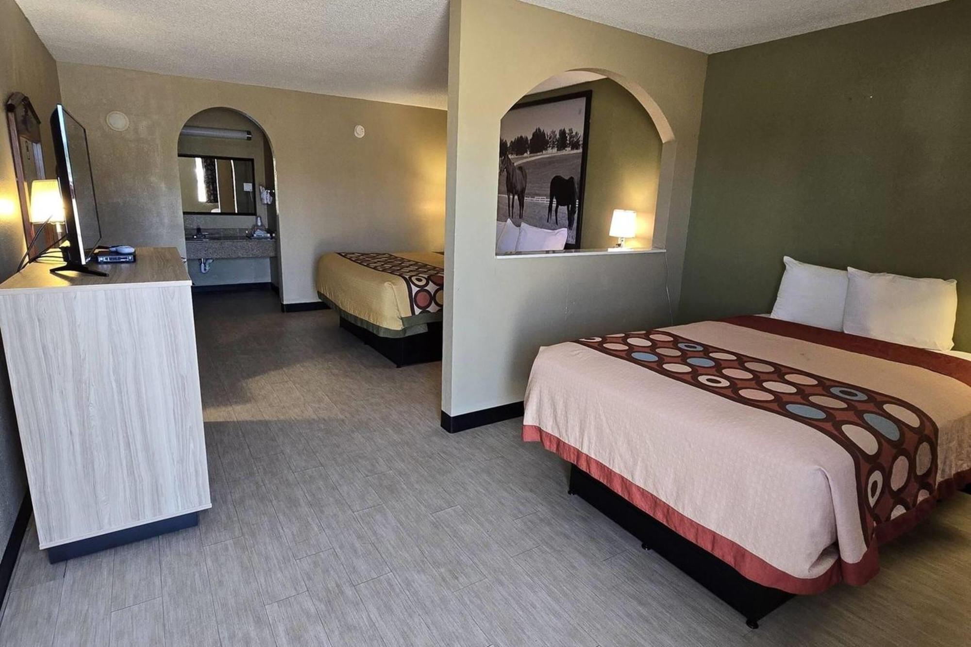 Super 8 By Wyndham Arkadelphia Caddo Valley Area Bagian luar foto